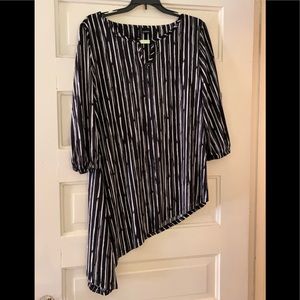 New Directions Asymmetrical Hem Size Medium Blouse. Keyhole front.